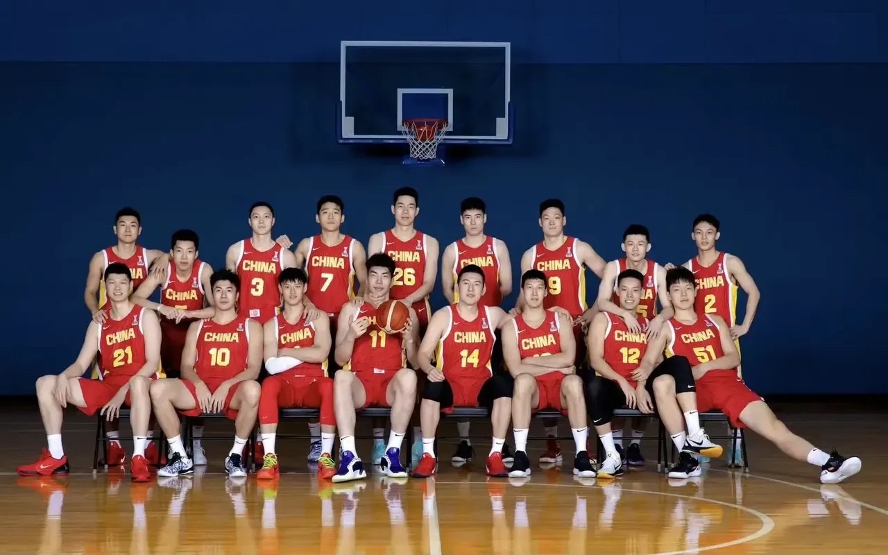 中国男篮主帅公布新阵容，年轻球员获重用的简单介绍